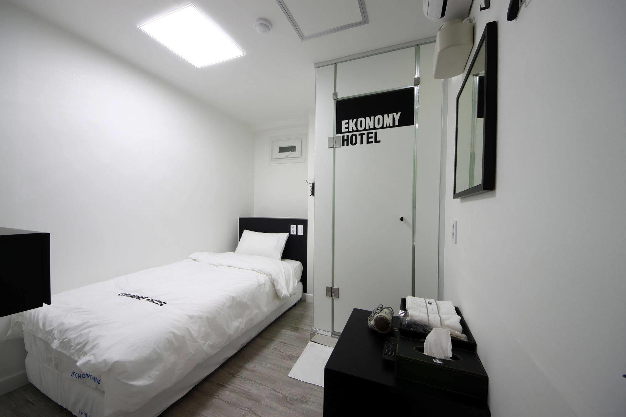 Ekonomy Hotel Dongdaemun Seúl Exterior foto
