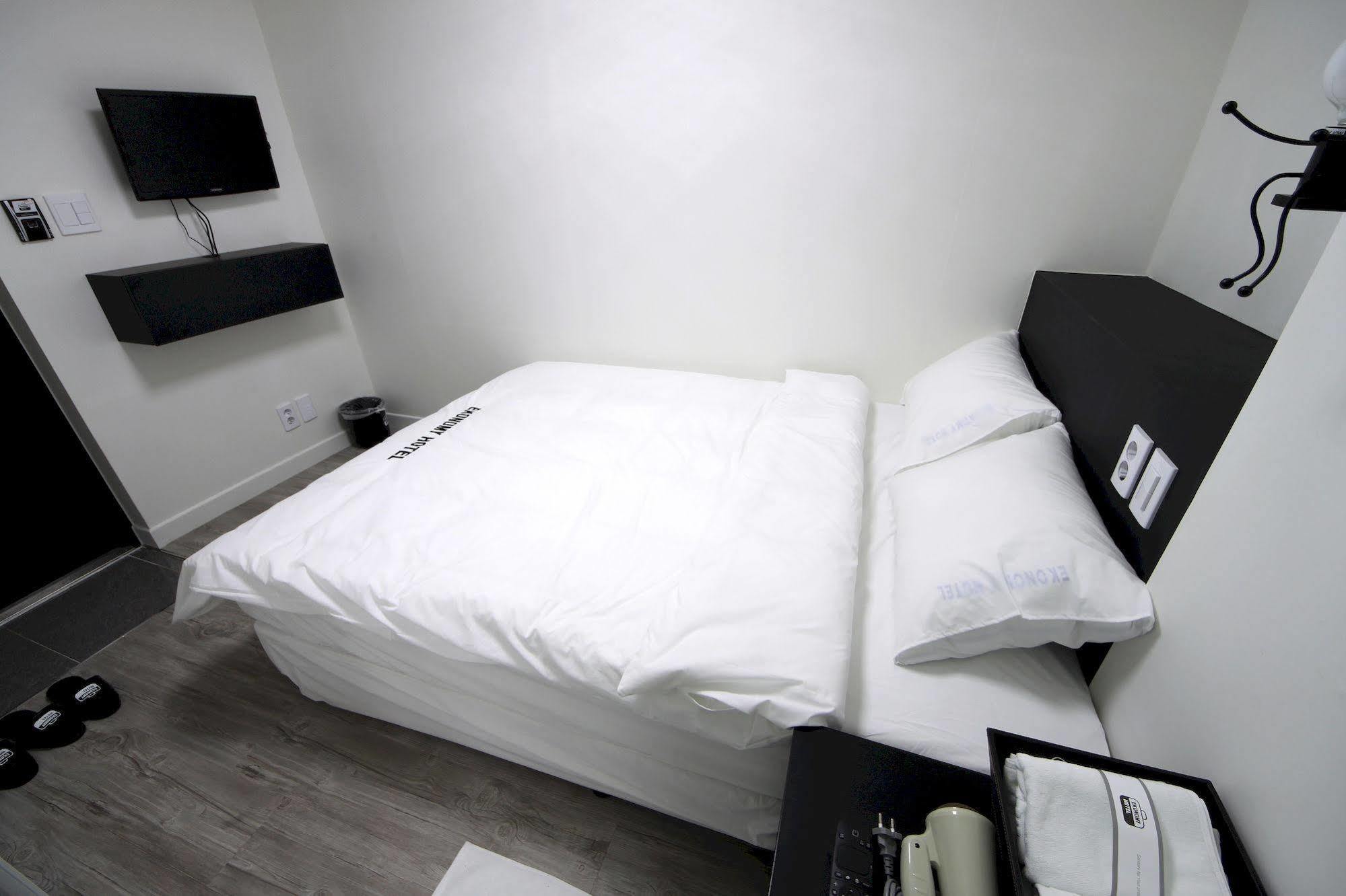 Ekonomy Hotel Dongdaemun Seúl Exterior foto