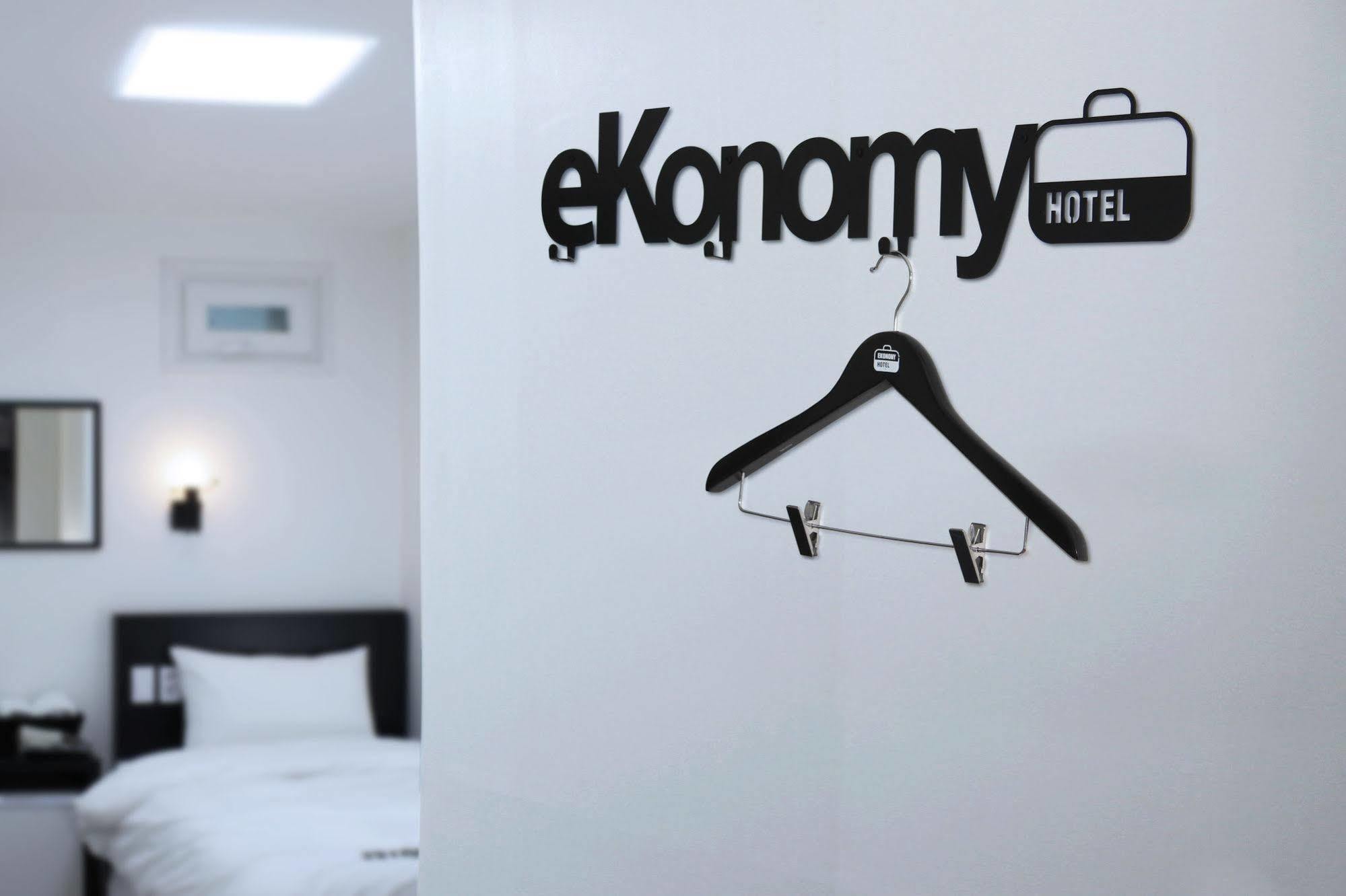 Ekonomy Hotel Dongdaemun Seúl Exterior foto