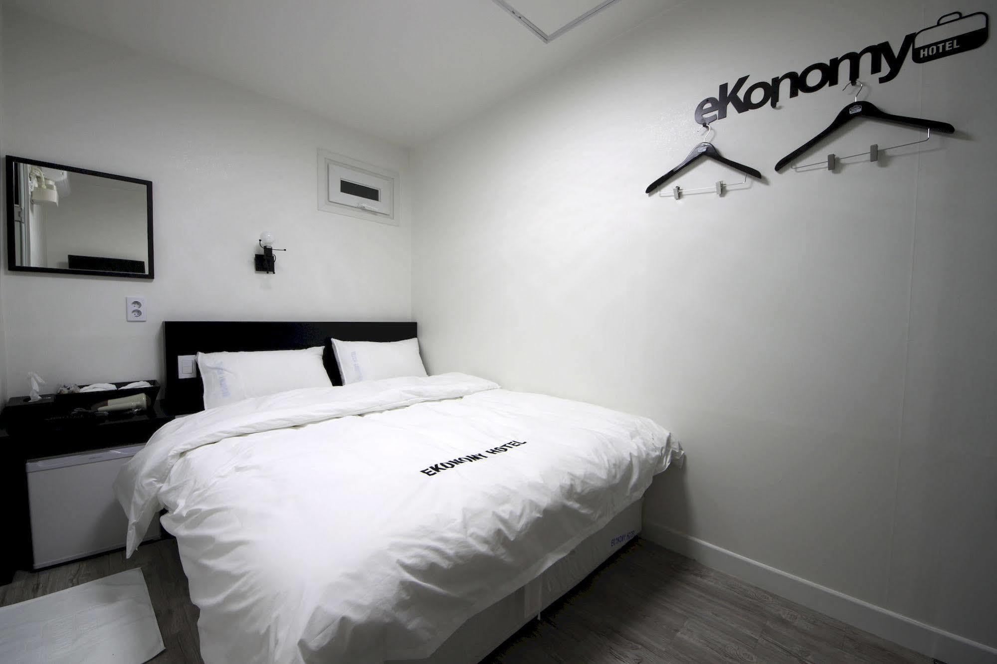 Ekonomy Hotel Dongdaemun Seúl Exterior foto